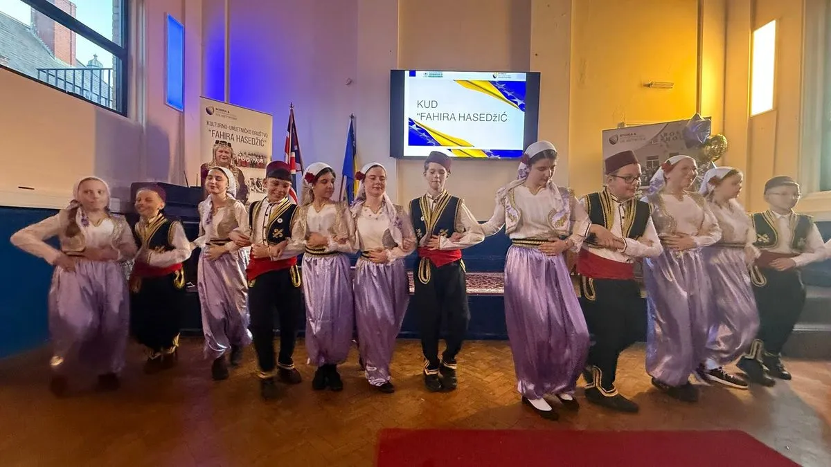Nakon uvodnih riječi, prisutni su poslušali intonaciju himne Bosne i Hercegovine, a potom je prikazana video-poruka predsjedavajućeg Predsjedništva BiH, Željka Komšića.