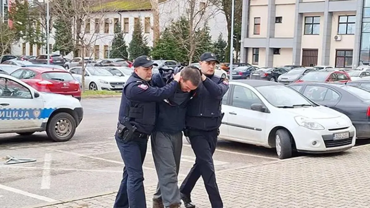 Posljednja tačka optužnice tereti ga da je 7. septembra oko 05,40 sati u Ulici Vase Pelagića provalio vrata fitnes centra ali ništa nije ukrao.