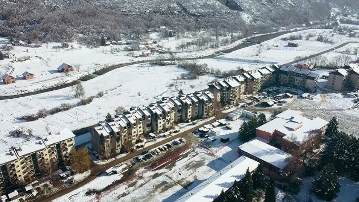 Jutros je po kotlinama i uz riječne tokove bilo magle i povećane niske oblačnosti, a u ostalim dijelovima sunčano.