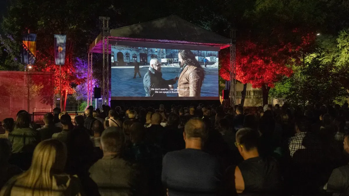 Ovaj film na poetičan, vizualno dojmljiv i istraživački način kroz priču Seada Delića istražuje porijeklo Bosanaca