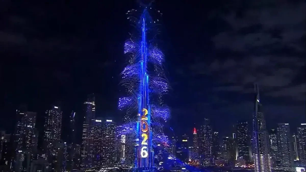 U Dubaiju su građani i posjetioci uživali u vatrometu ispaljenom s najviše zgrade na svijetu.