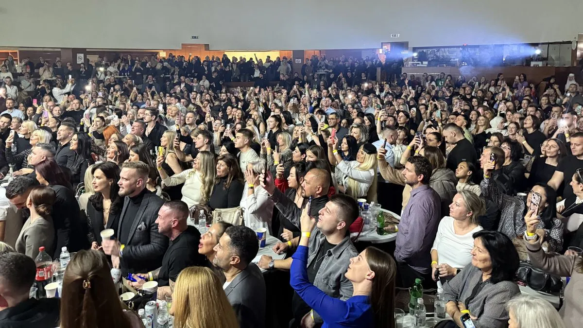 Koncert otvoren hitom ‘Merlin’ koju publika neizmjerno voli.