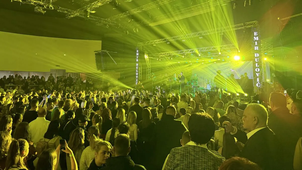 Koncert otvoren hitom ‘Merlin’ koju publika neizmjerno voli.