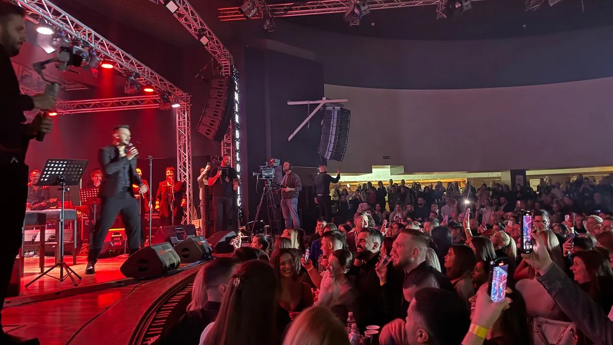 Koncert otvoren hitom ‘Merlin’ koju publika neizmjerno voli.