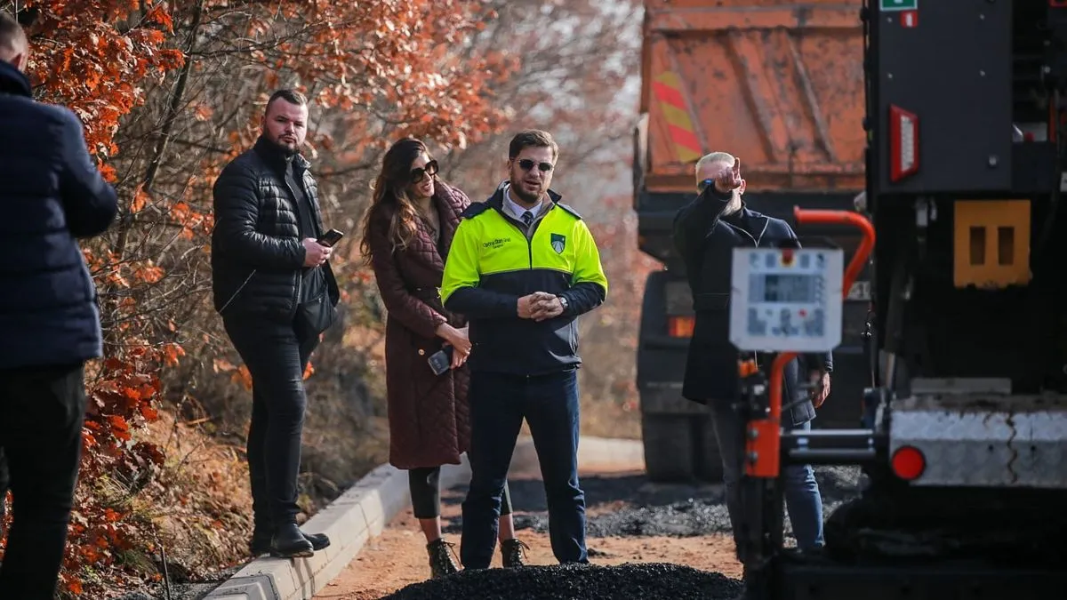 Uz podršku Vlade Federacije BiH trenutno se radi na sanaciji postojeće ceste unutar kasarne, gdje će biti uređena šetnica i staza za bicikliste.