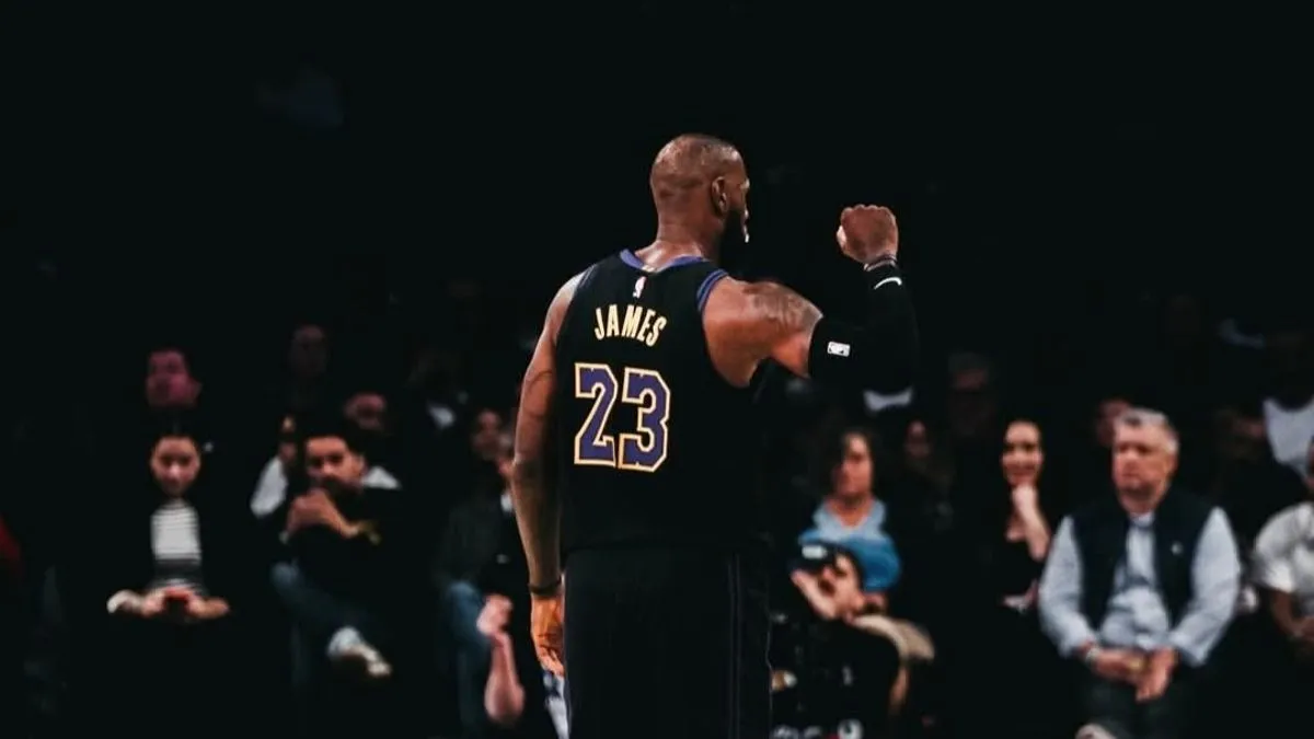 Los Angeles Lakersi su u gostima sa 123-120 pobijedili Toronto Raptorse, a pobjedu im je osigurao Rui Hachimura koji je zabio tricu iz ugla uz zvuk sirene za kraj.