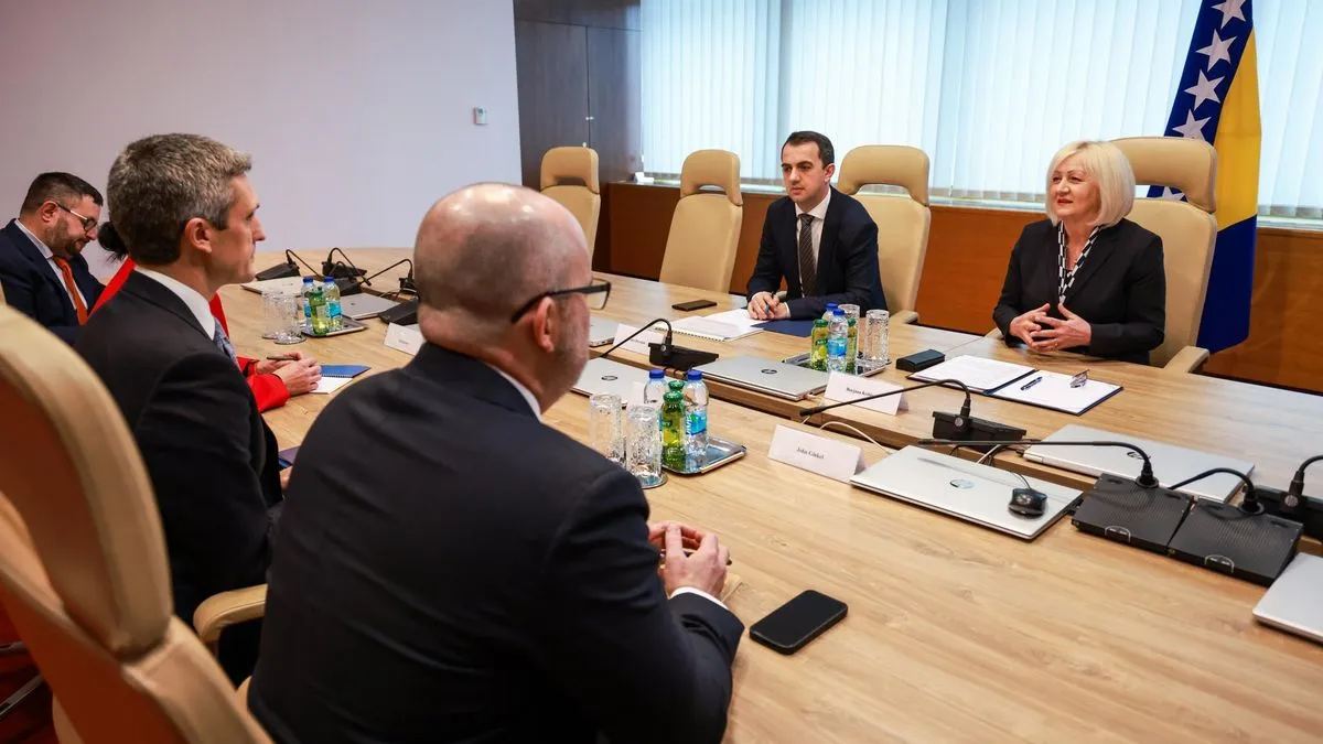 Na sastanku s predsjedavajućom Vijeća ministara BiH Borjanom Krišto naglasio je važnost zajedničkog rada na postizanju bolje budućnosti zasnovane na ekonomskom prosperitetu