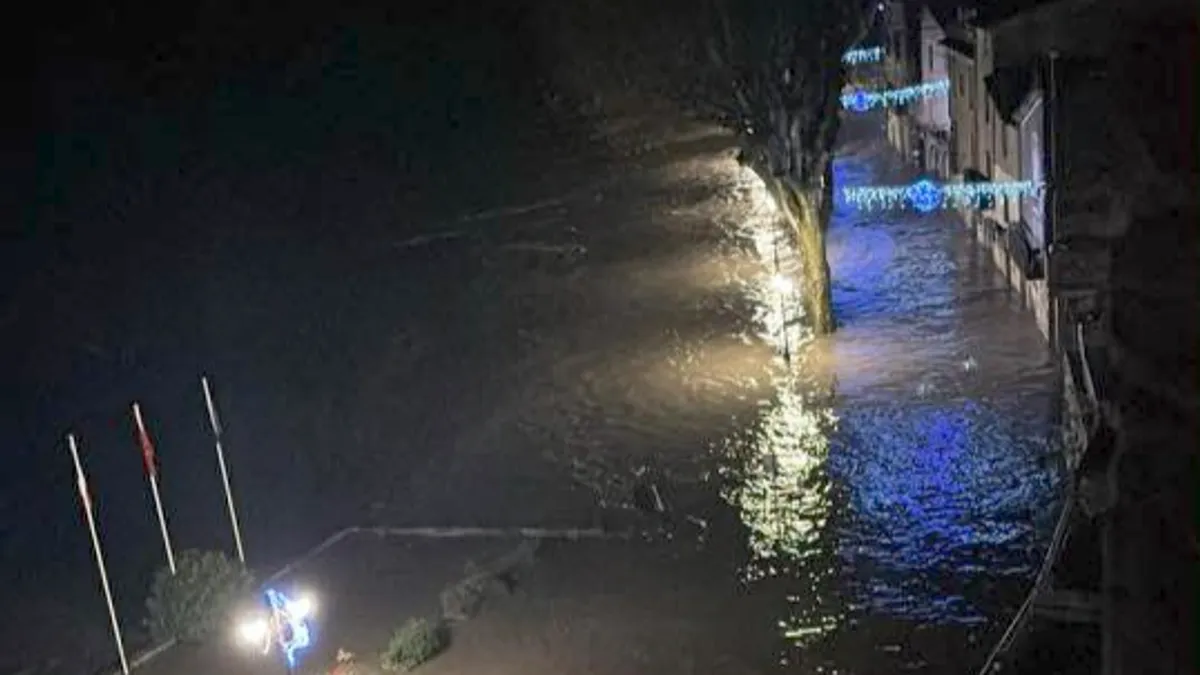 Najkritičnije je u mjestu Larok, gdje je usljed gotovo 300 milimetara kiše došlo do naglog izlivanja rijeke.