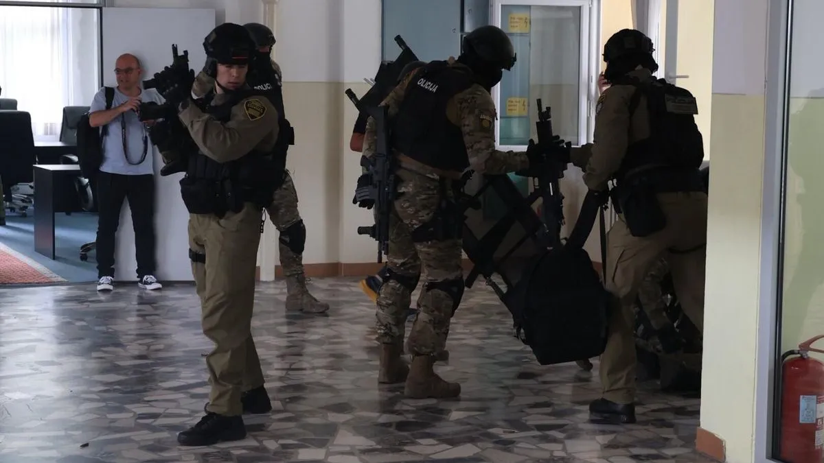 Federalna uprava policije upozorava da razmjena intimnih sadržaja među maloljetnicima nije bezazlena pojava niti prolazna faza. 