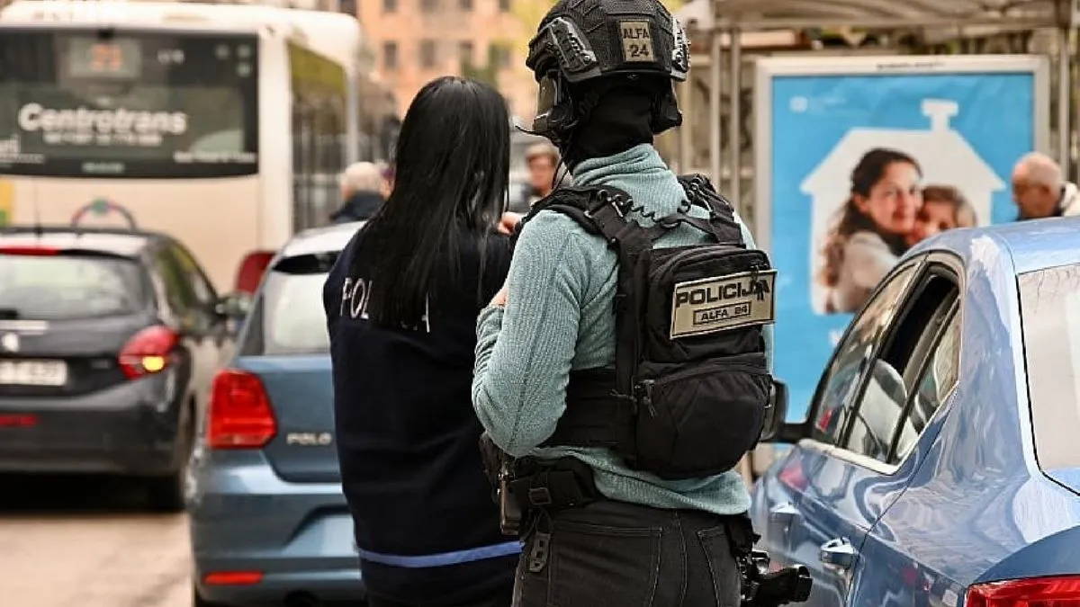 Federalna uprava policije upozorava da razmjena intimnih sadržaja među maloljetnicima nije bezazlena pojava niti prolazna faza. 