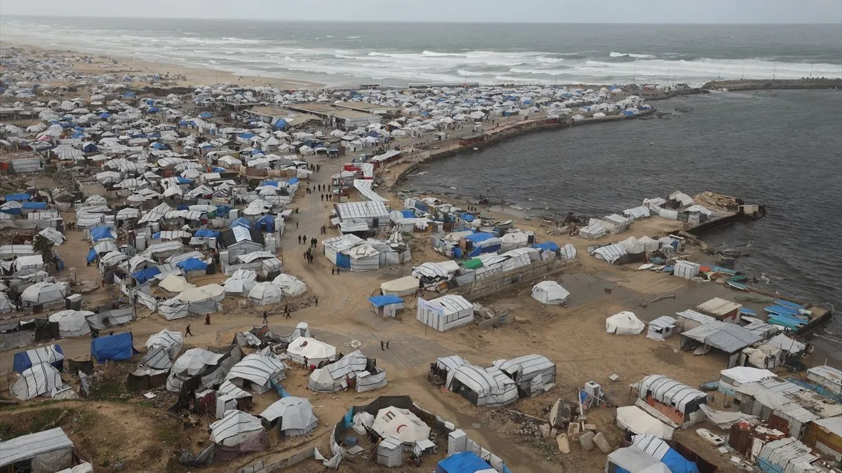 Mjeseci rata i raseljavanja prisilili su ljude u Gazi da žive među urušenim ruševinama, u improviziranim skloništima ili u krhkim šatorima, poručio je Philippe Lazzarini
