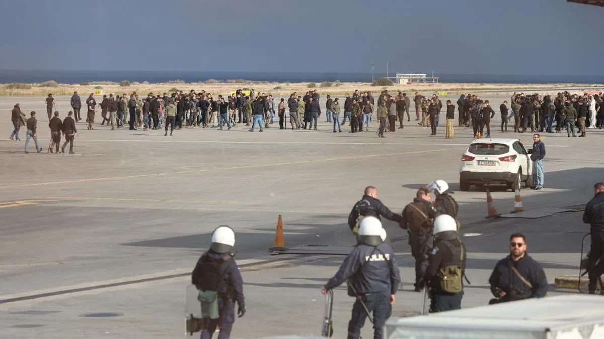 Putevi, granični prelazi i službene zgrade bili su blokirani u mnogim regijama 