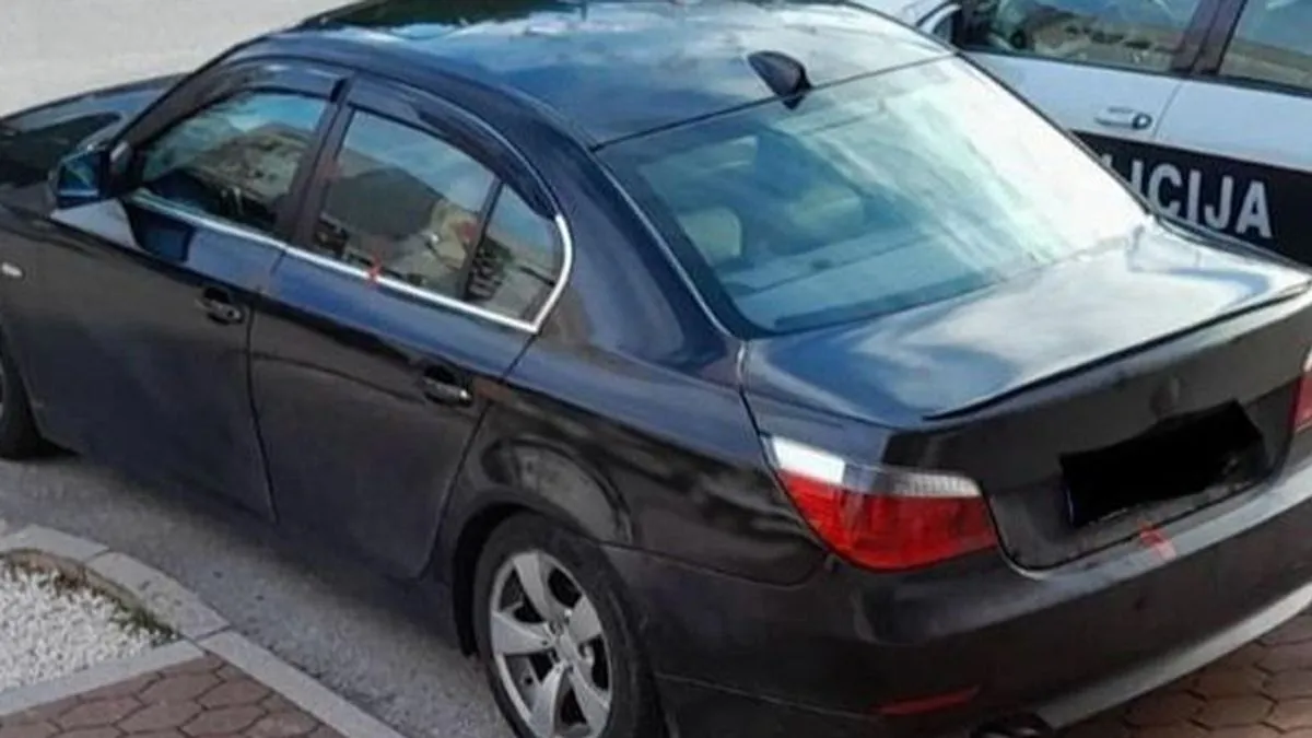 Vizuelnim pregledom navedenog vozila policijski službenici su na stražnjem sjedištu uočili novčanik crne boje za koji je vozač tvrdio da nije njegov – kazali su iz MUP-a ZHK.