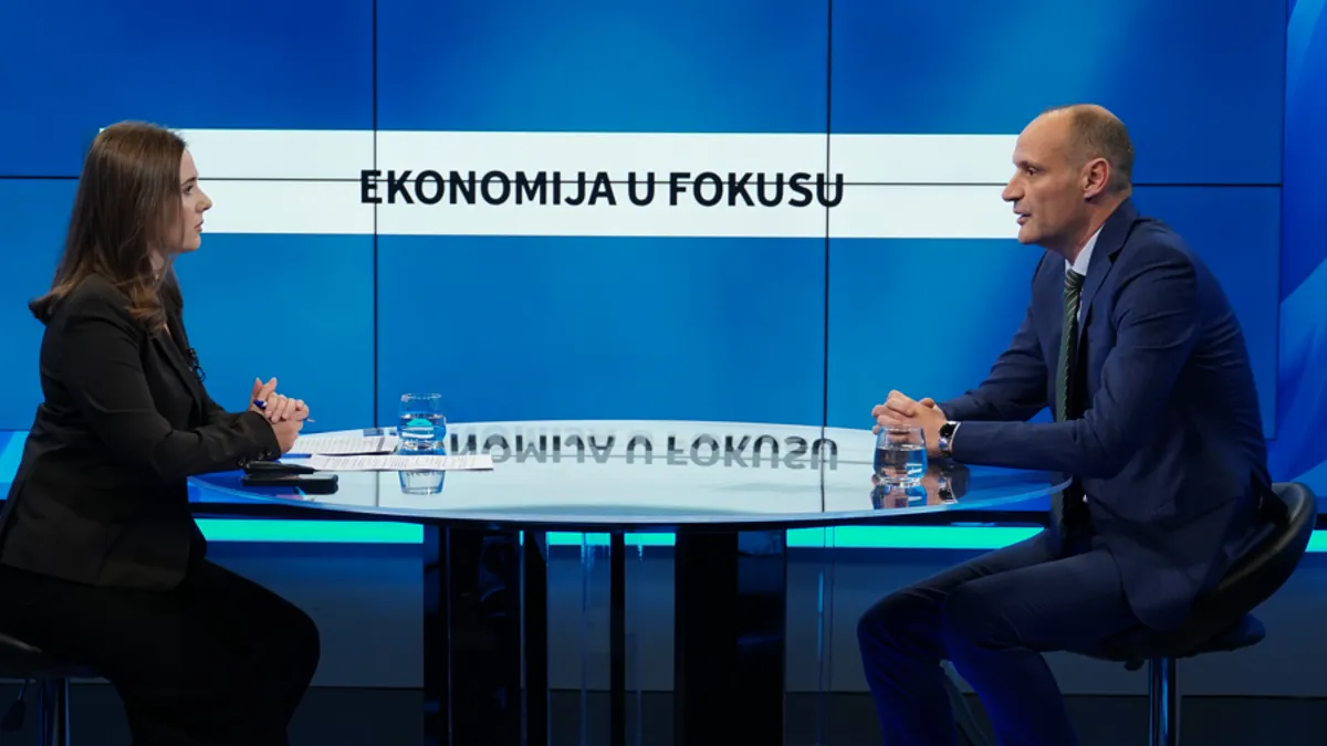 Ekonomsko-socijalno vijeće Federacije BiH trebalo bi tokom ovog mjeseca donijeti odluke o nastavku ili korekciji prošlogodišnje plate u iznosu od 1.000 KM.