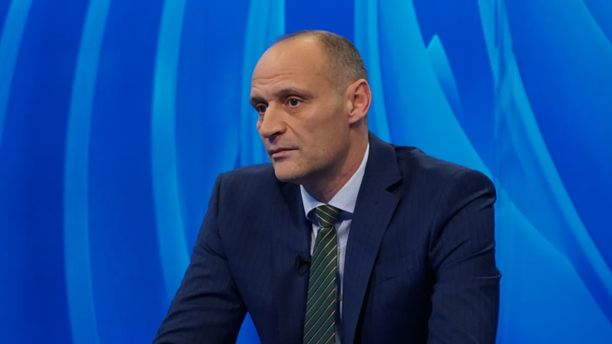 Ekonomsko-socijalno vijeće Federacije BiH trebalo bi tokom ovog mjeseca donijeti odluke o nastavku ili korekciji prošlogodišnje plate u iznosu od 1.000 KM.