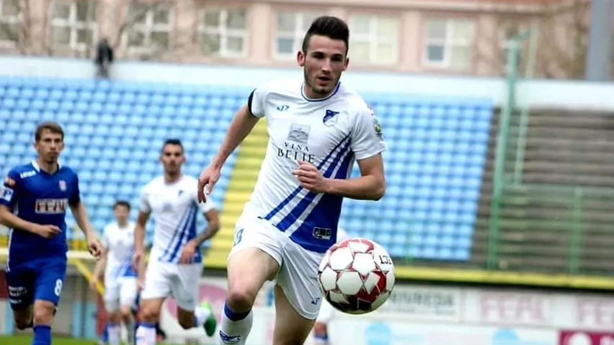 Porodica, prijatelji, sugrađani i sportska javnost u Tešnju dijele tugu zbog gubitka mlade osobe.