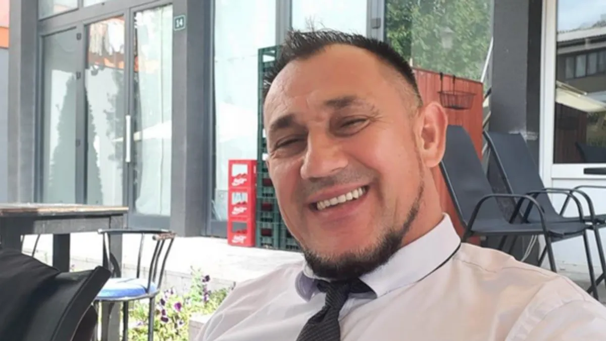 Mahmutović se sumnjiči da je tokom ove godine od više osoba tražio novac, uvjeravajući ih da ih može zaposliti u Federalnu upravu policije pozivajući se na ministra Ramu Isaka 