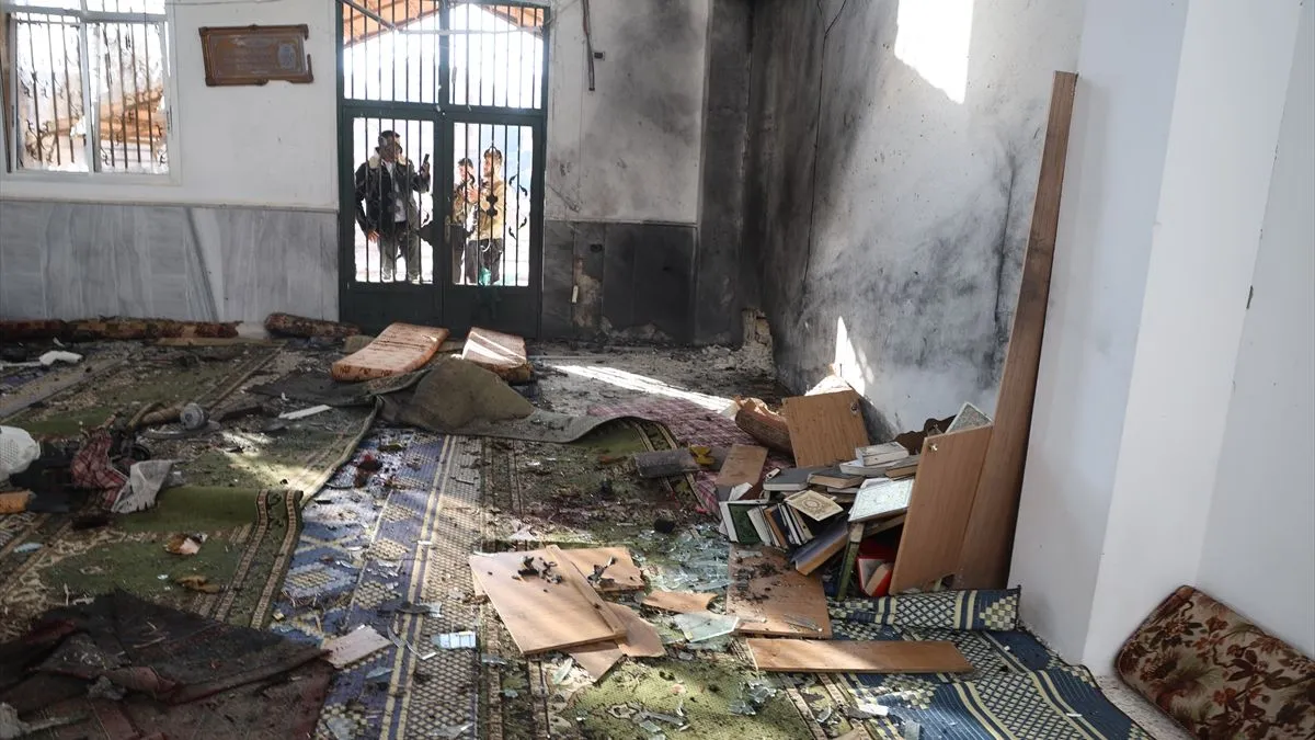 Ministarstvo unutrašnjih poslova navodi da je eksplozija pogodila vjernike tokom džuma-namaza u džamiji Imama Alija ibn Ebi Taliba