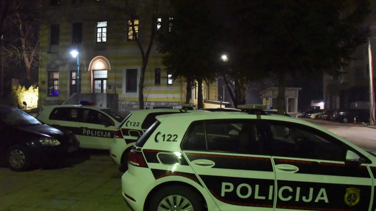 Policijski službenici Policijske uprave Ilidža jučer su, u 17.45 sati, uhapsili muškarca inicijala I.D. zbog sumnje da je počinio krivično djelo "Oštećenje tuđe stvari".