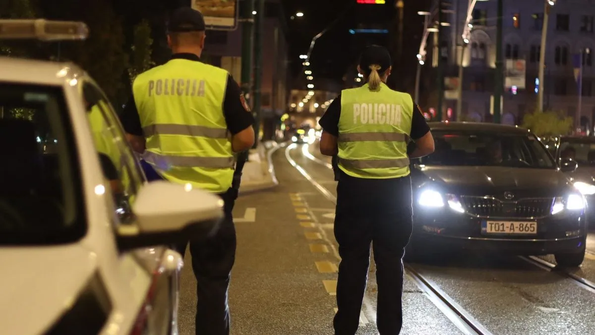 Centralni dio programa počinje u 21:00 sat nastupom grupe Divanhana, nakon čega će publiku zabavljati Dženan Lončarević i Jelena Rozga.