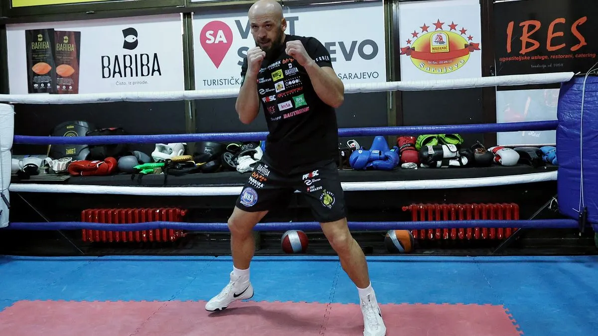 Puhalo je danas u Sarajevo odradio otvoreni trening na kojem je istakao da mu je čast treći put u karijeri dobiti priliku za WBA evropsku titulu.