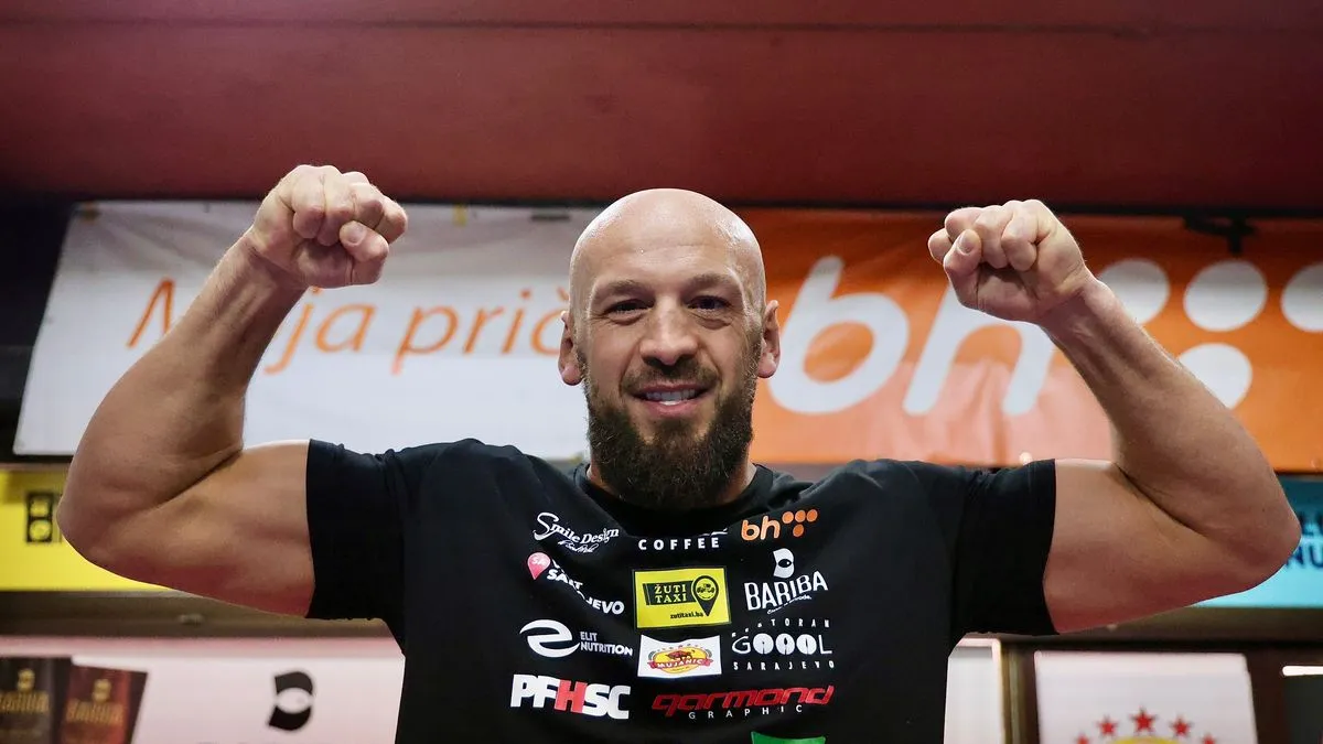 Puhalo je danas u Sarajevo odradio otvoreni trening na kojem je istakao da mu je čast treći put u karijeri dobiti priliku za WBA evropsku titulu.