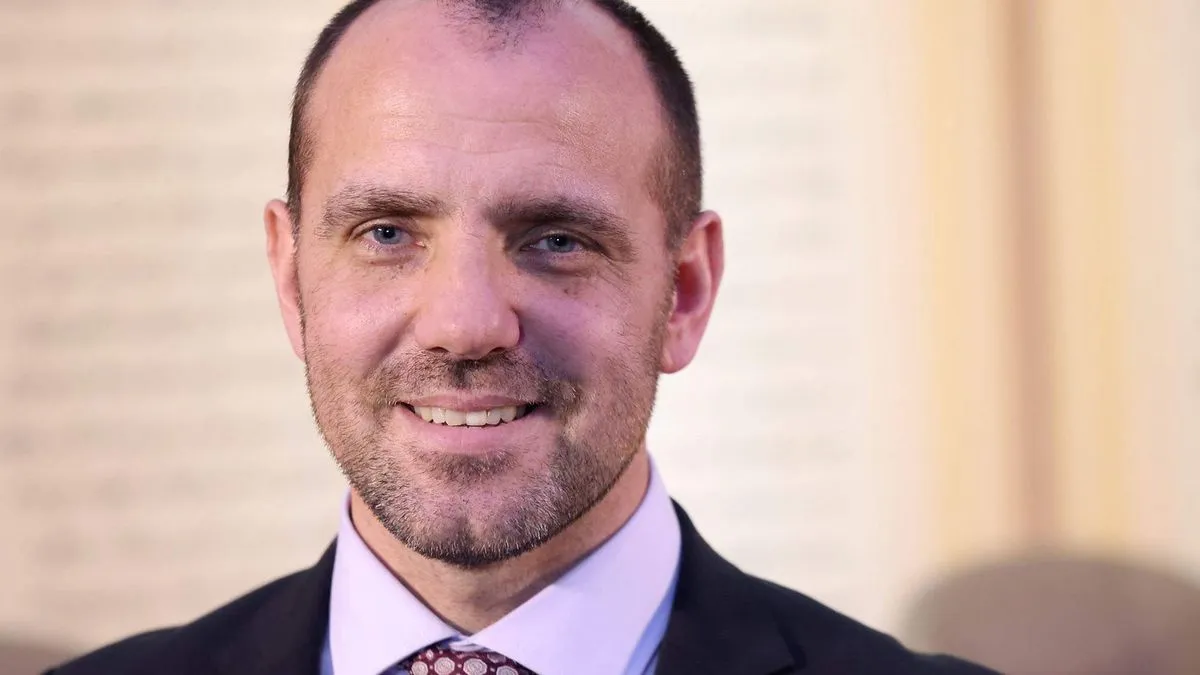 Knjigu je ocijenio kao kompleksnu i višeslojnu studiju temeljenu na pouzdanim i velikim uvidima u muslimansko moderno mišljenje.