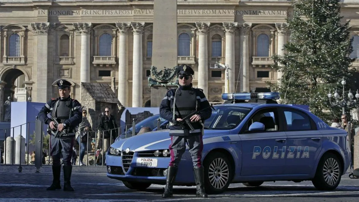 Policija je rekla da je zaplijenila 296 kilograma proizvoda s kanabisom, za koje su testovi pokazali da sadrže nezakonite droge.