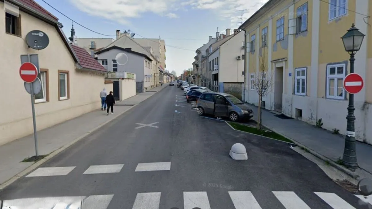 72-godišnjakinja je pobjegla, a da vlasnicima oštećenih vozila nije ostavila podatke - ističu u policiji