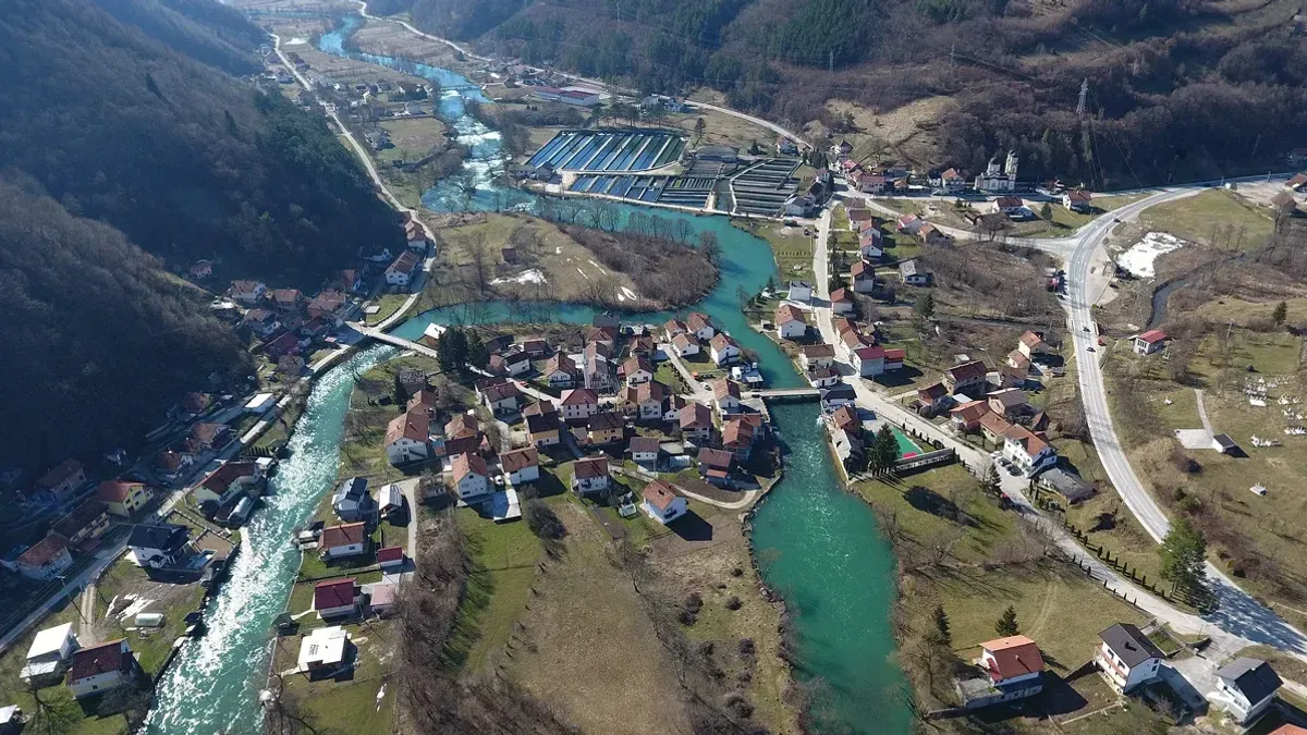 U potrazi za zlatom u Jezeru buše tokom noći i pod reflektorima