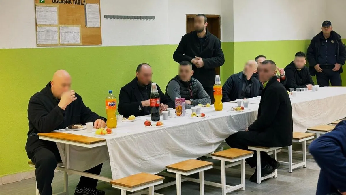 Cjelokupan božićni prijem protekao je u mirnoj i dostojanstvenoj atmosferi, na zadovoljstvo svih učesnika.