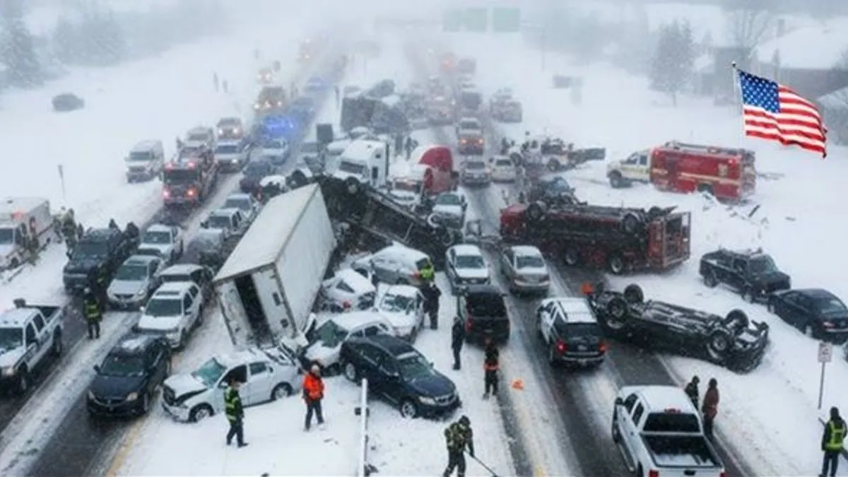 Ekipe za čišćenje radile su šest sati kako bi uklonile vozila sa zapadnih traka autoputa 