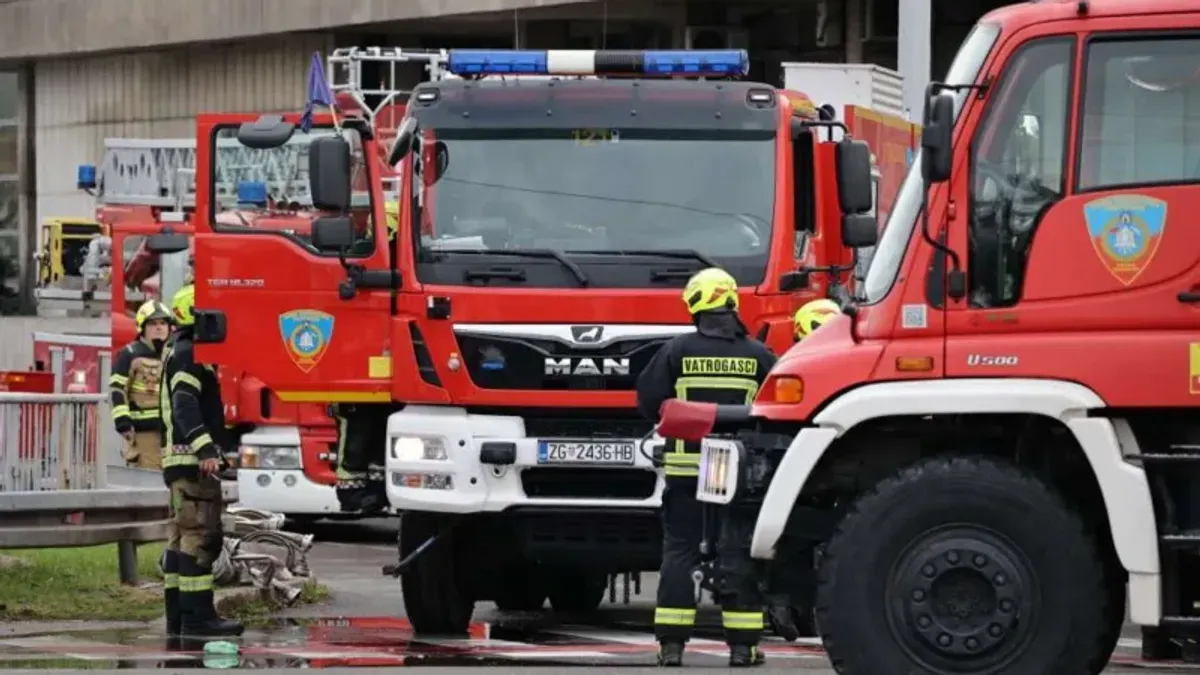 Policija provodi uviđaj na mjestu događaja kako bi se utvrdio uzrok izbijanja vatre