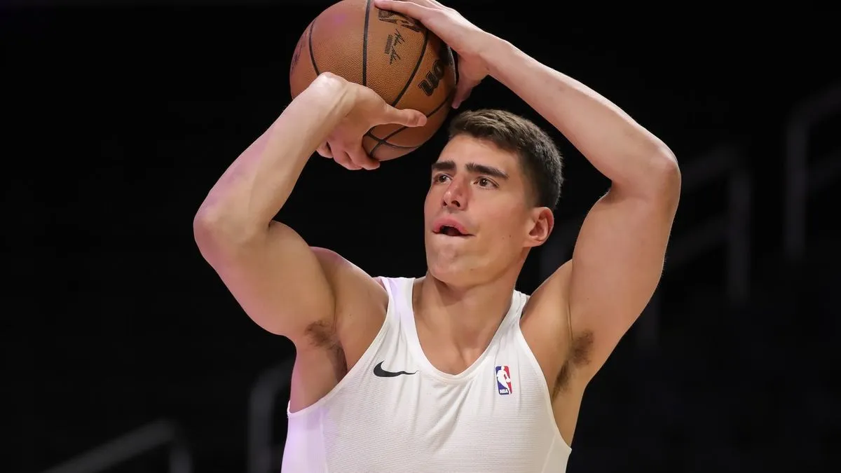 Garza je na terenu proveo nešto malo više od 25 minuta i za to vrijeme upisao double-double učinak. Imao je 12 poena, 10 skokova i dvije asistencije.