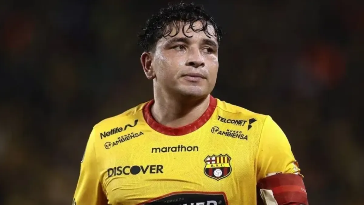 Tridesettrogodišnji lijevi bek ekvadorske Barcelone Mario Pineida brutalno je ubijen nasred ulice u Guayaquilu.