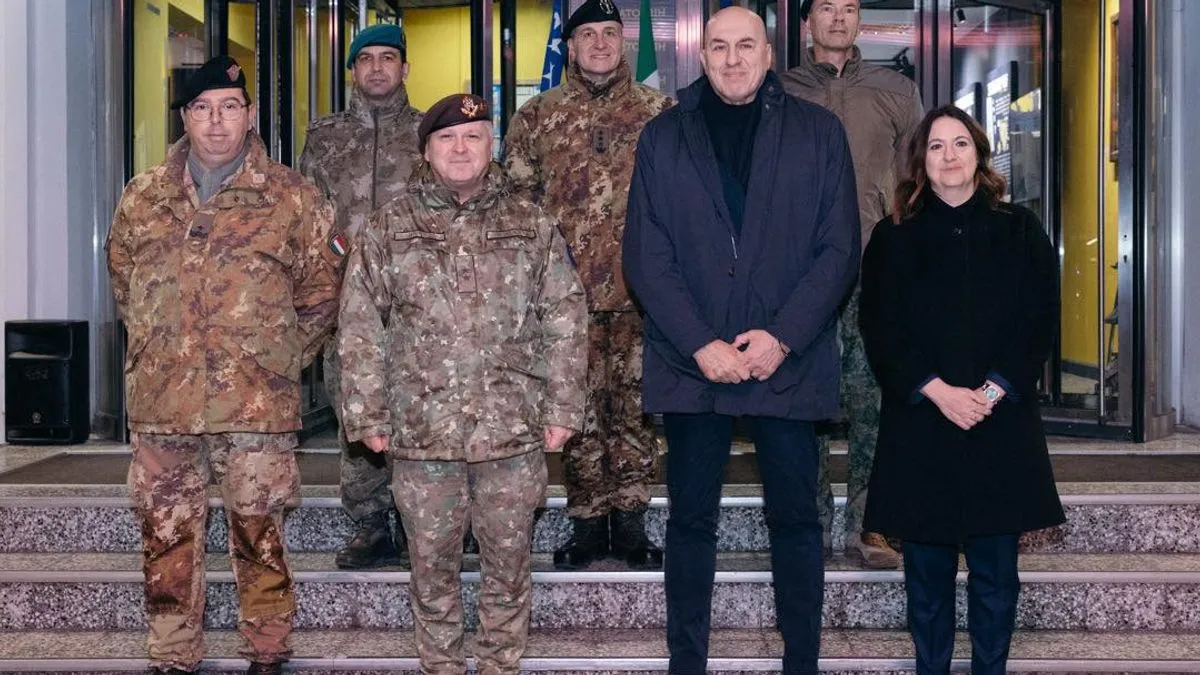 Ministar odbrane Italije, Guido Crosetto, posjetio je i pripadnike italijanskog kontingenta stacioniranog u Butmiru, lično im se zahvalivši za profesionalnost.