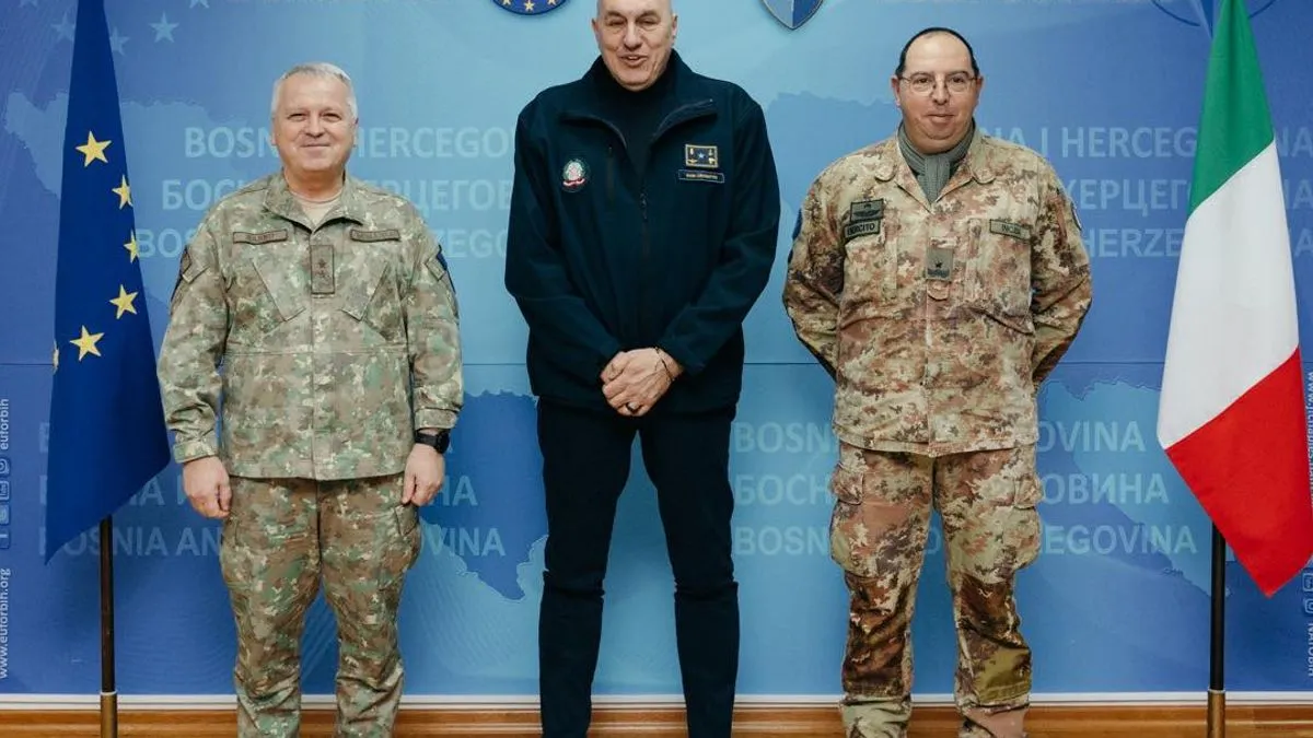 Ministar odbrane Italije, Guido Crosetto, posjetio je i pripadnike italijanskog kontingenta stacioniranog u Butmiru, lično im se zahvalivši za profesionalnost.