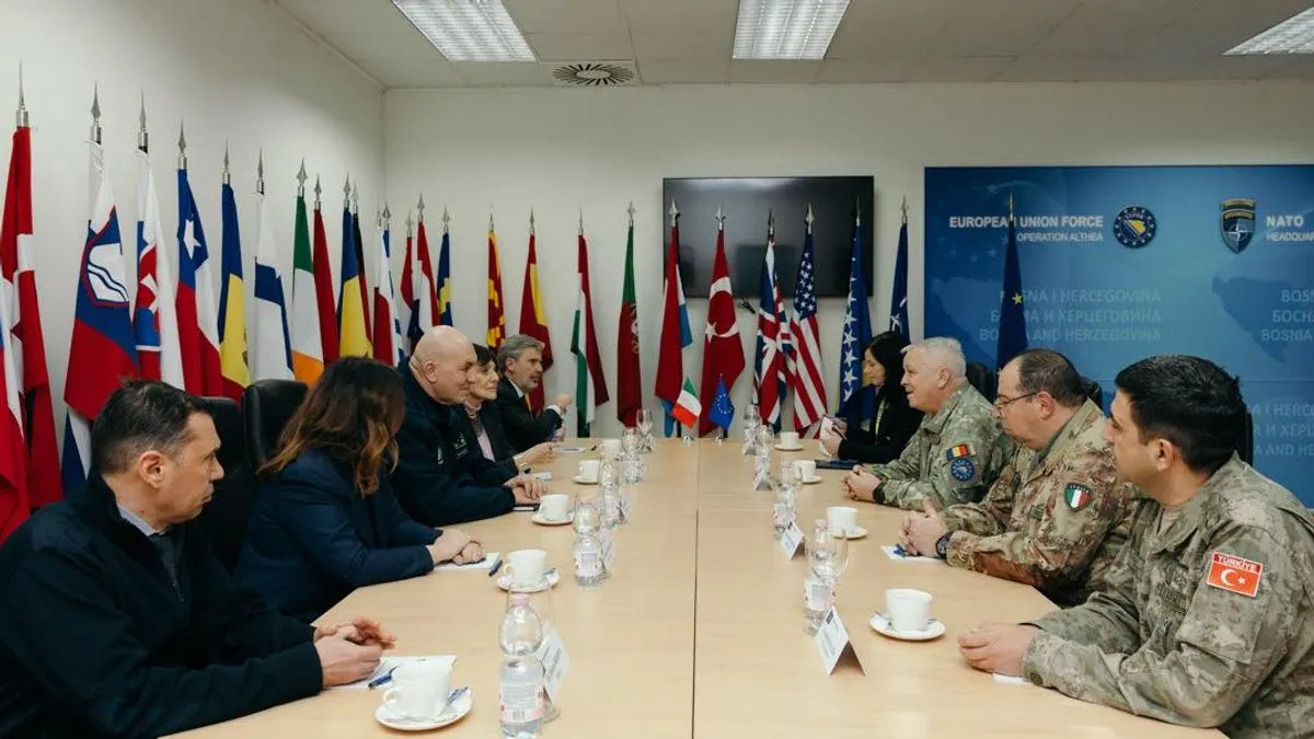 Ministar odbrane Italije, Guido Crosetto, posjetio je i pripadnike italijanskog kontingenta stacioniranog u Butmiru, lično im se zahvalivši za profesionalnost.