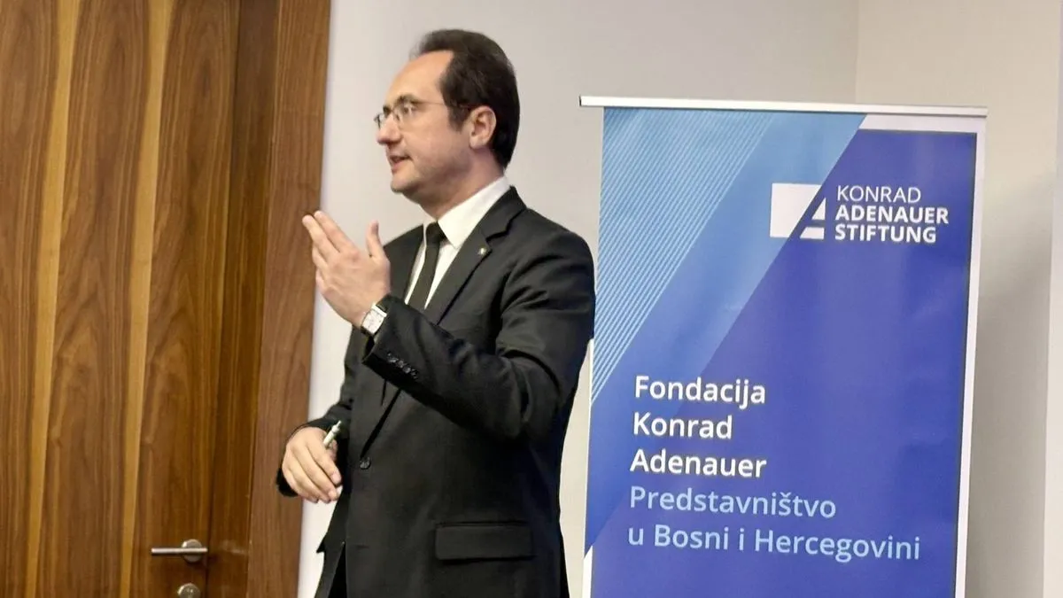 Budućnost Bosne i Hercegovine u rukama su dobre saradnje mladih generacija u Bosni i Hercegovini i kvalitetnoj komunikaciji sa stranim partnerima.