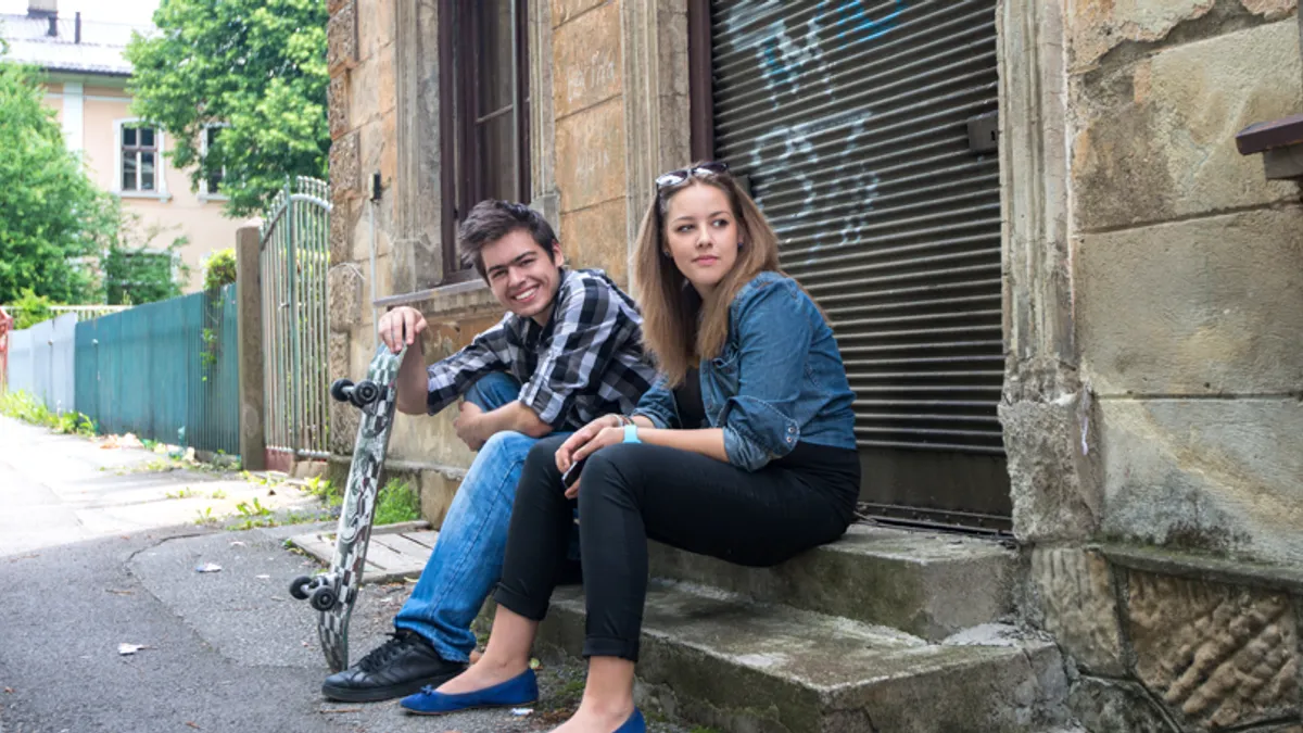 U FBiH  pojedini kantoni i lokalne zajednice sufinansiraju  mladima prvu nekretninu, uz određene uslove, a najčešće je to plaćanje određenog iznosa u vidu subvencije