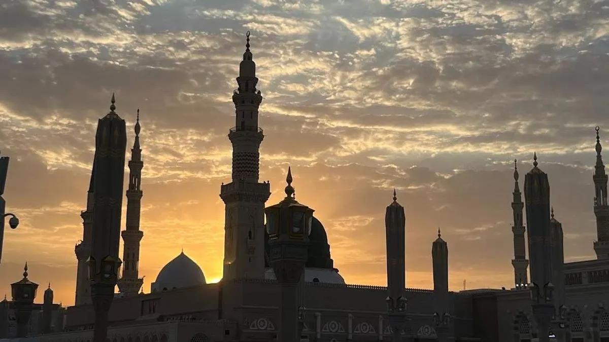 Vjerujući u posebnu nagradu za ibadet u ovim mjesecima, naročito pobožni vjernici tradicionalno poste "učajluke", pokazujući tim činom bogobojaznosti i pokornosti Bogu snažnu vjeru