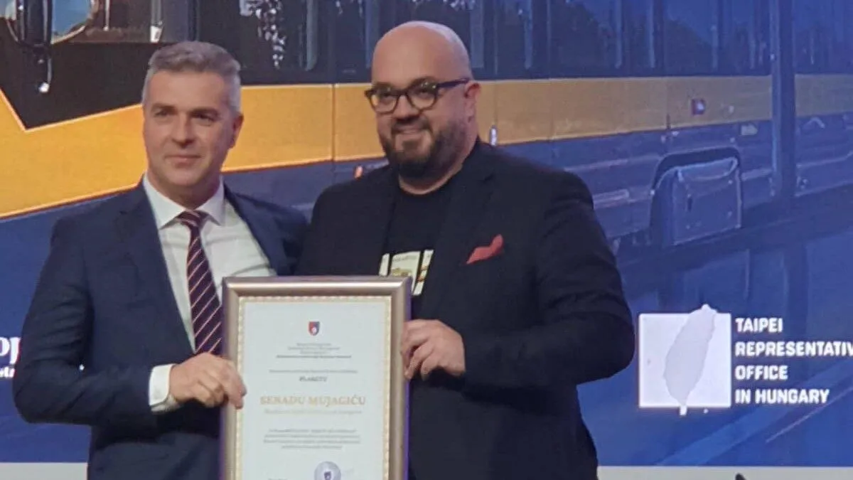 U ambijentu prepoznatljivog sarajevskog sjaja, pred predstavnicima institucija, stručnjacima i građanima, predstavljen je historijski osvrt na razvoj javnog prijevoza.