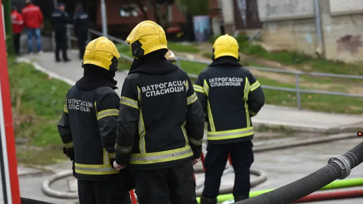 Na lice mjesta odmah su upućeni pripadnici Vatrogasno spasilačke jedinice Rakovica, tri vatrogasca-spasioca sa vozilom