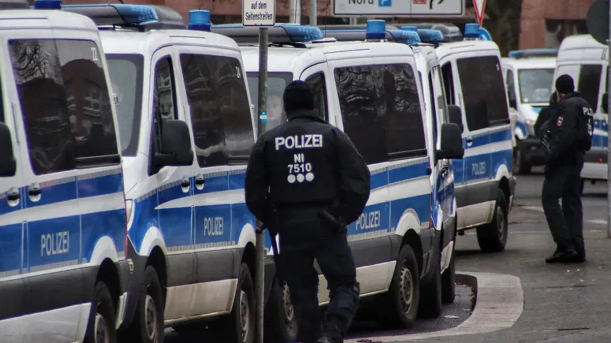 U ovoj operativnoj akciji izvršeni su pretresi 45 stambenih i poslovnih objekata i pokretnih stvari, kako u Njemačkoj, tako i u drugim uključenim državama