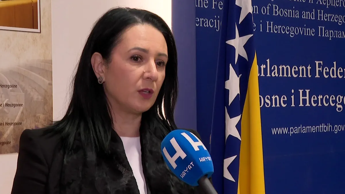 Današnja sjednica Doma naroda Parlamenta Federacije BiH bila je neuobičajeno kratka, a sazvana je kako bi se verfikovala nova zaduženja Federacije BiH. 