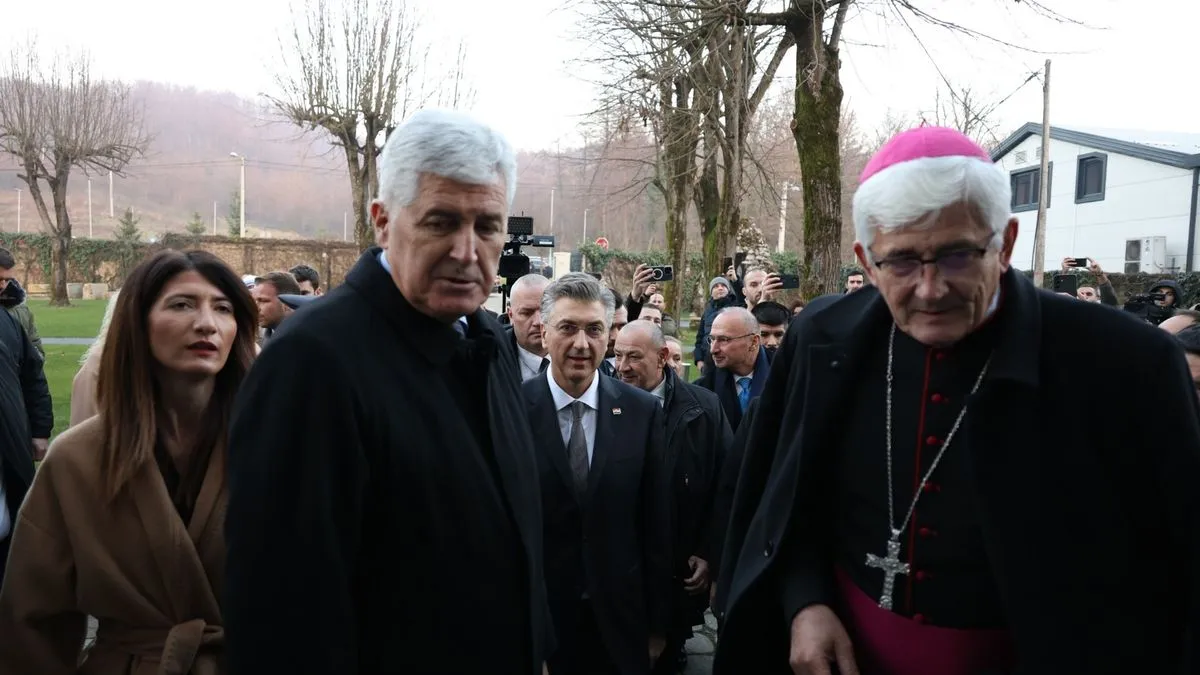 Burad je postavljena na dvije lokacije u samom centru i u neposrednoj blizini Generalnog konzulata Republike Hrvatske.