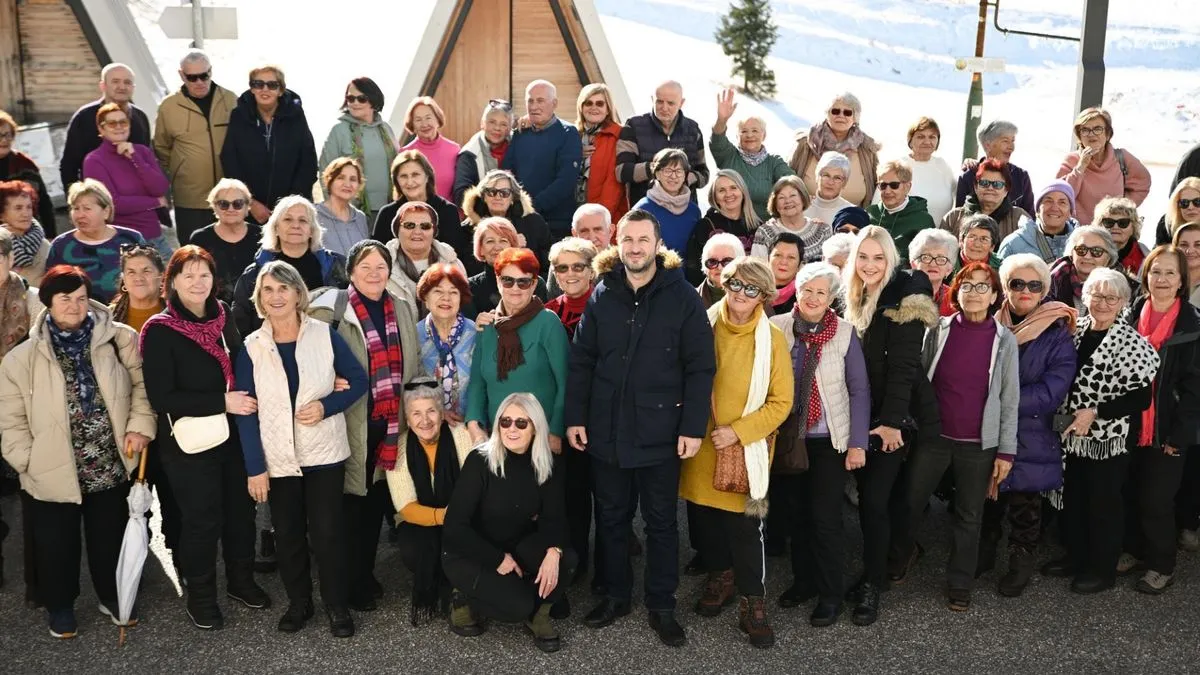 Semir Efendić, predsjednik Stranke za Bosnu i Hercegovinu (SBiH) i neumorni načelnik Općine Novi Grad, nastavlja s praksom posvećenosti najstarijim sugrađanima. 