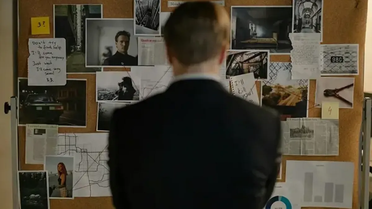 U knjizi se ne opisuju eksplicitne metode, ali se naglašava da je Sinani bio poznat po „brzini, preciznosti i potpunoj odsutnosti tragova“