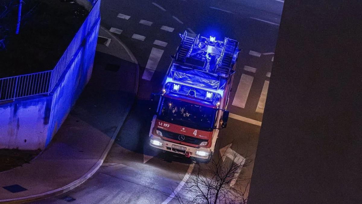 Intervencija je obavljena u kratkom roku, a u akciji gašenja učestvovalo je jedno vatrogasno vozilo s tri vatrogasca.