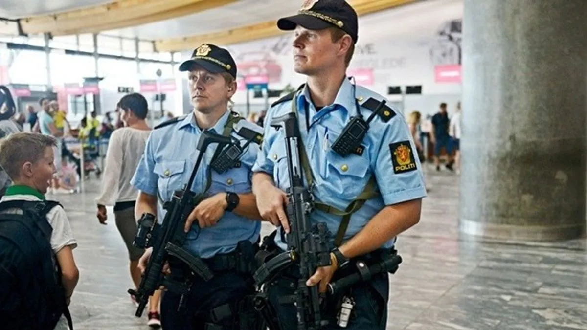 Naveo je da je policija uspjela brzo da stigne na mjesto događaja te stavi napadača pod kontrolu. 
